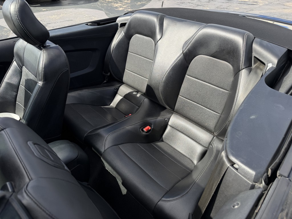 2020 Ford Mustang Image 35