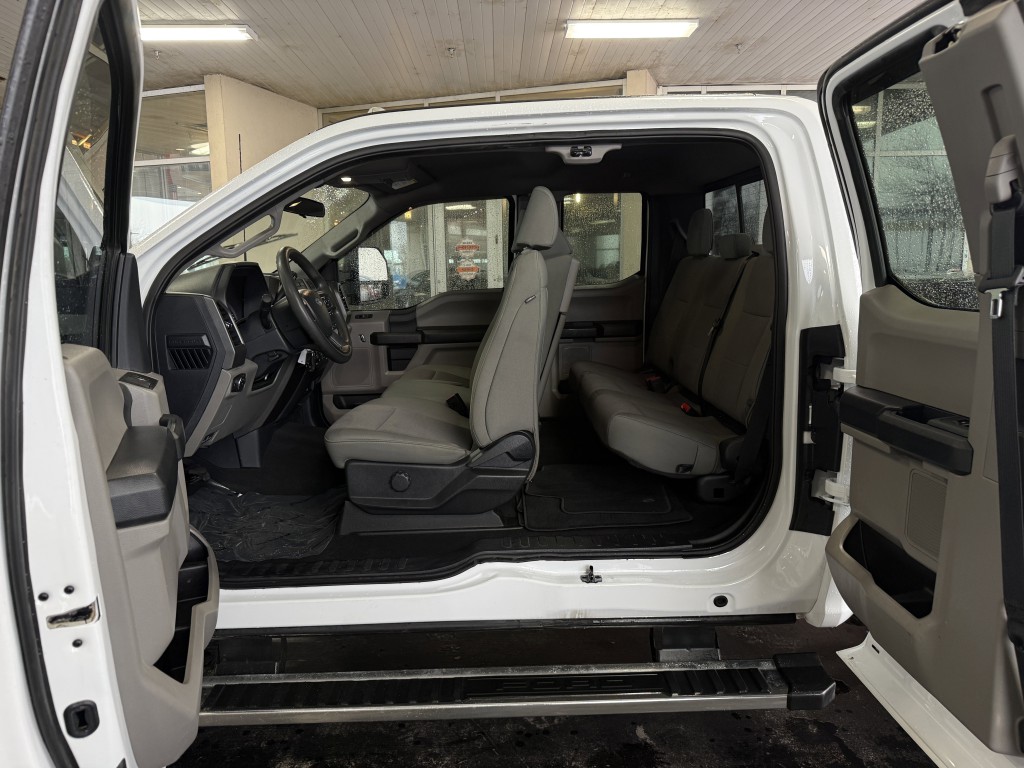 2022 Ford F-350 Image 28