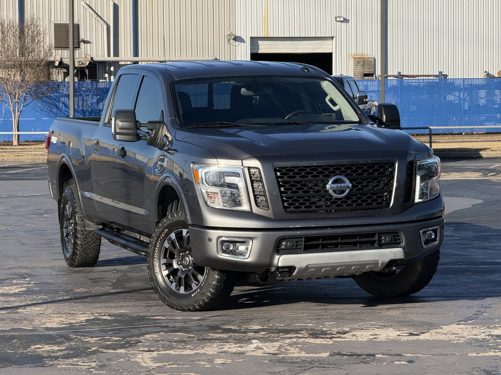 2019 Nissan Titan Image 3