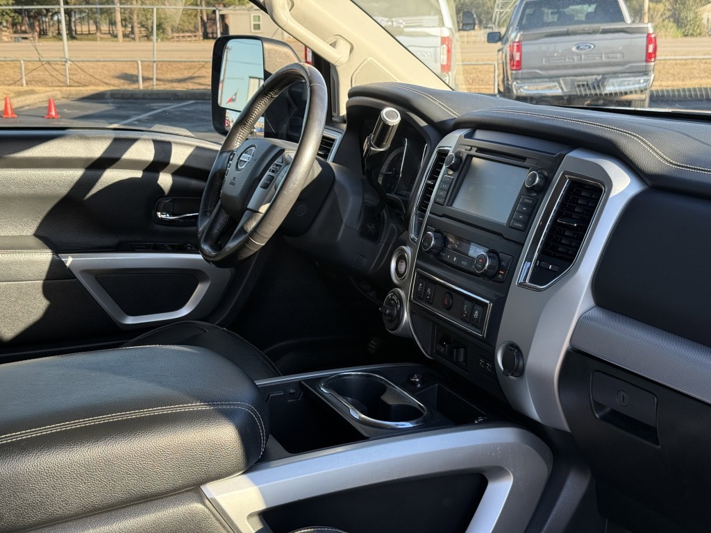 2019 Nissan Titan Image 15