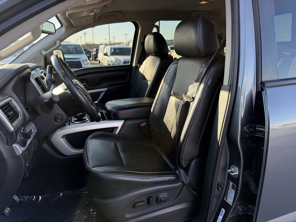 2019 Nissan Titan Image 30