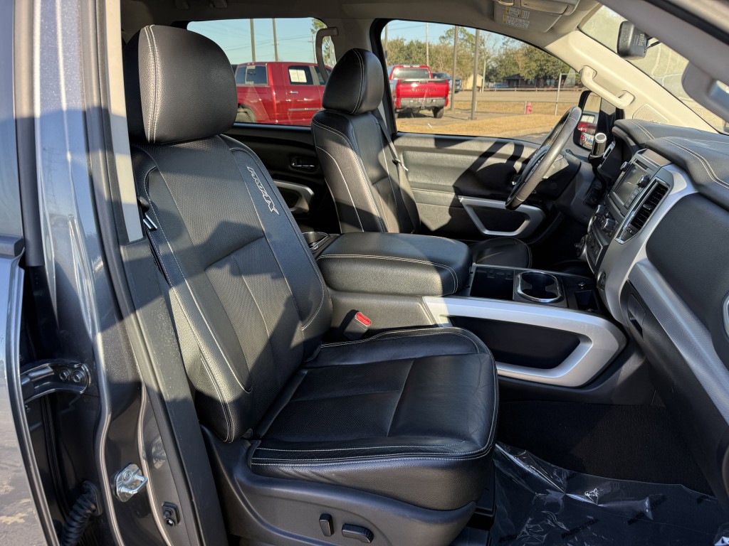 2019 Nissan Titan Image 32