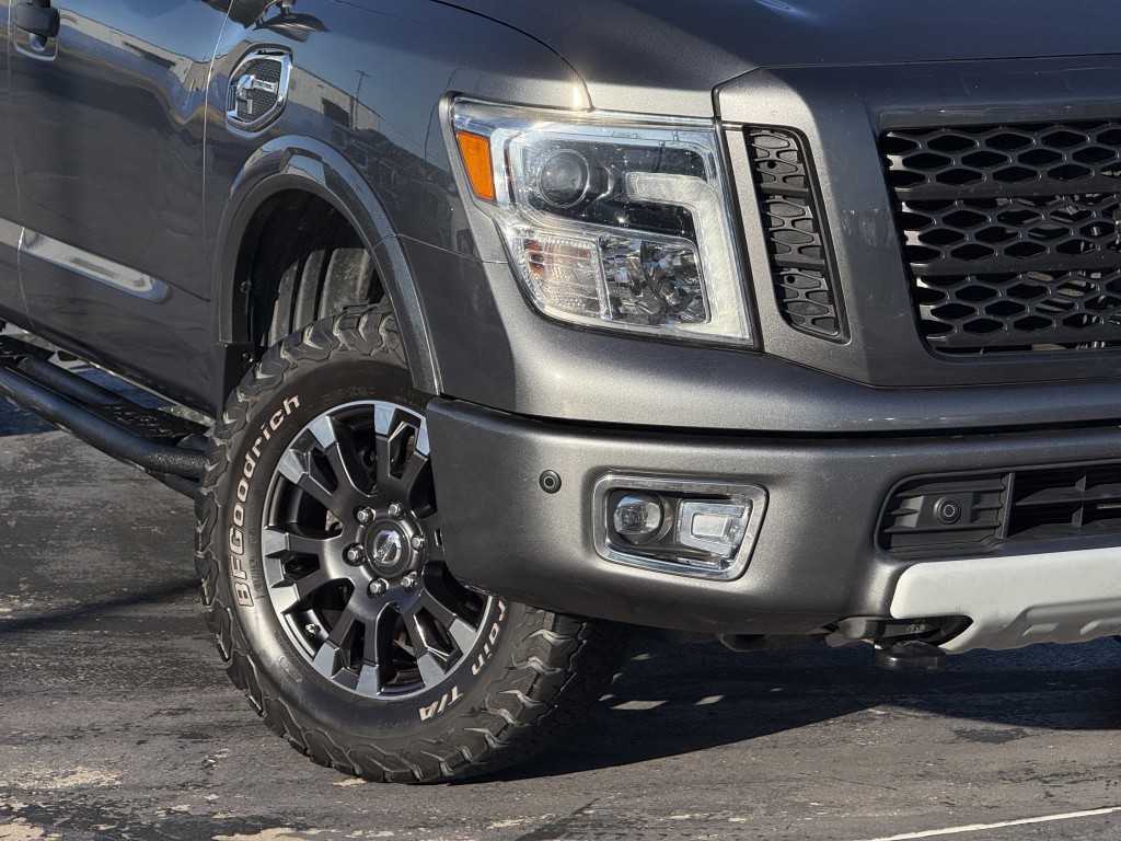2019 Nissan Titan Image 9