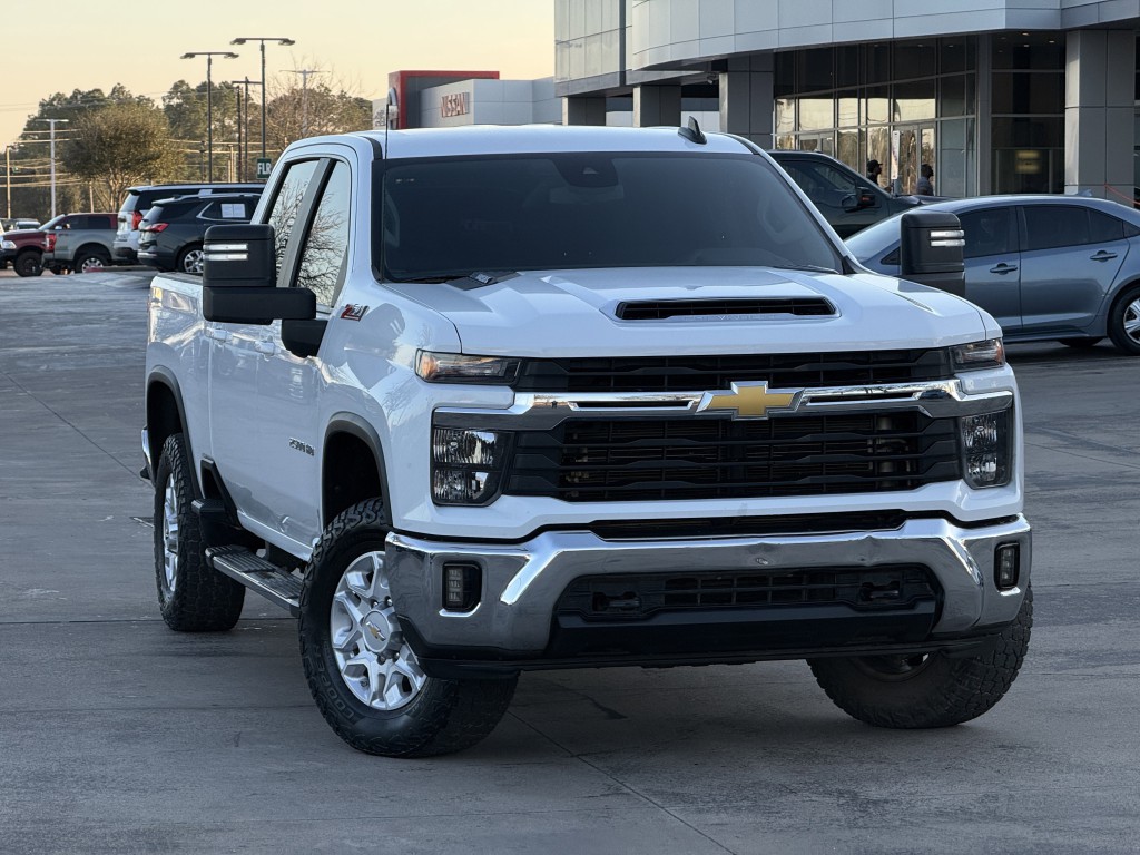 2024 Chevrolet Silverado 1500 Image 3