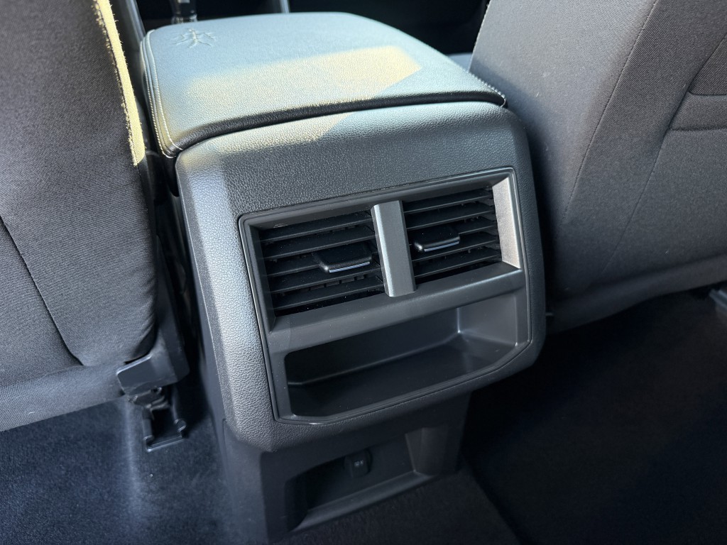 2021 Volkswagen Atlas Cross Sport Image 33