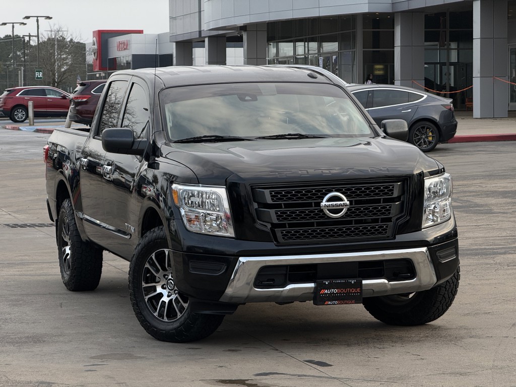 2021 Nissan Titan Image 3