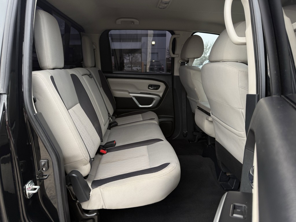 2021 Nissan Titan Image 30