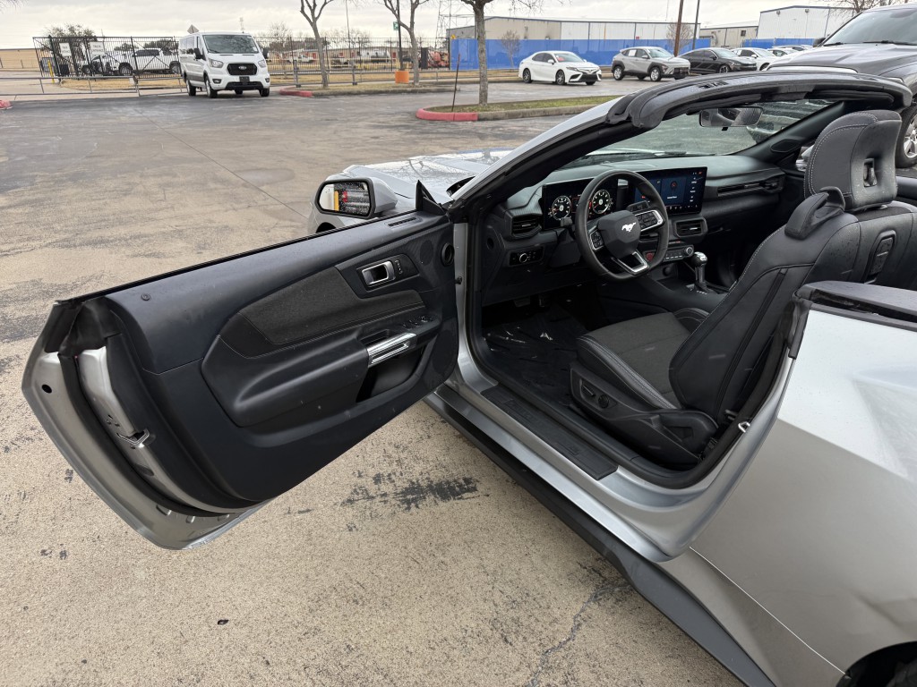 2024 Ford Mustang Image 14