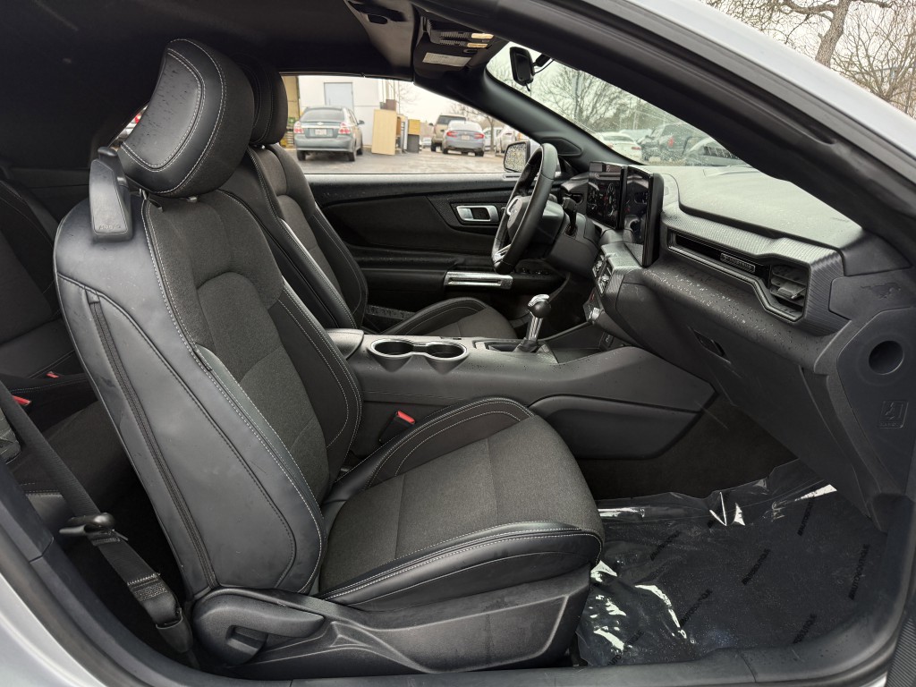 2024 Ford Mustang Image 30