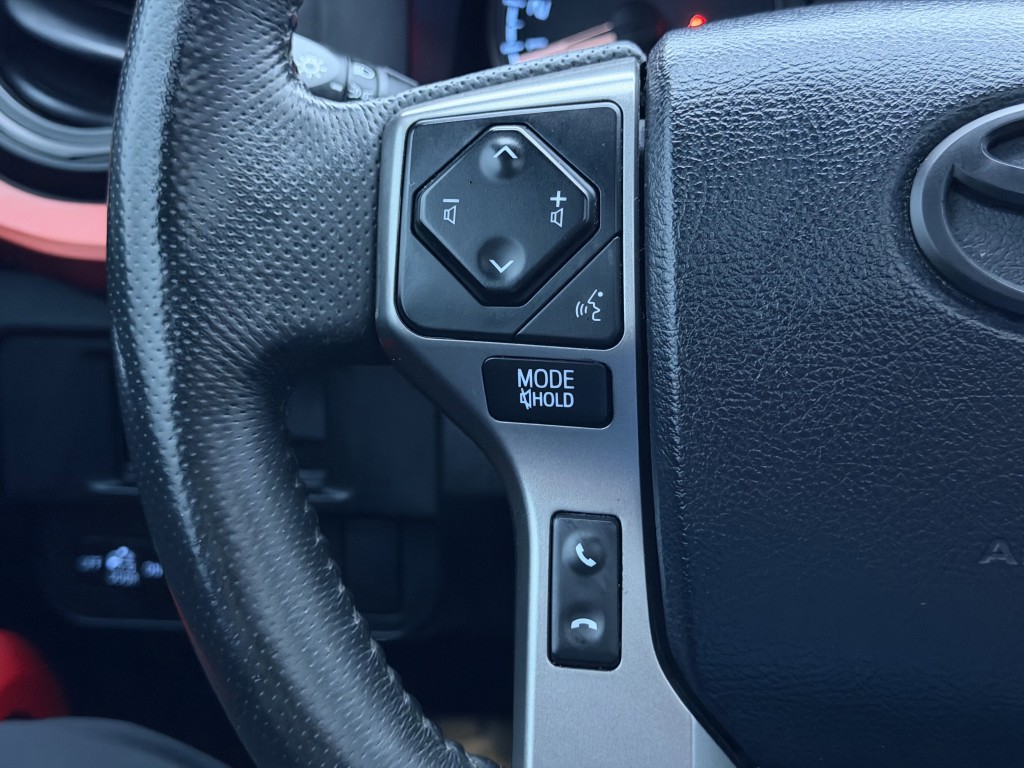 2016 Toyota Tacoma Image 16