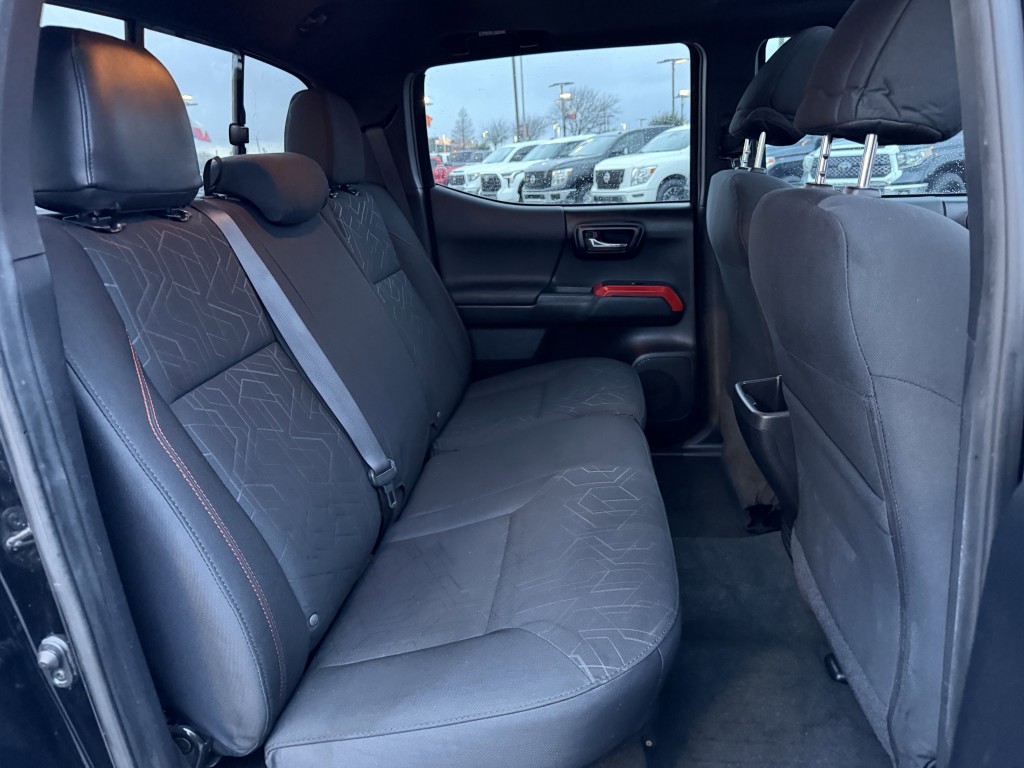 2016 Toyota Tacoma Image 24