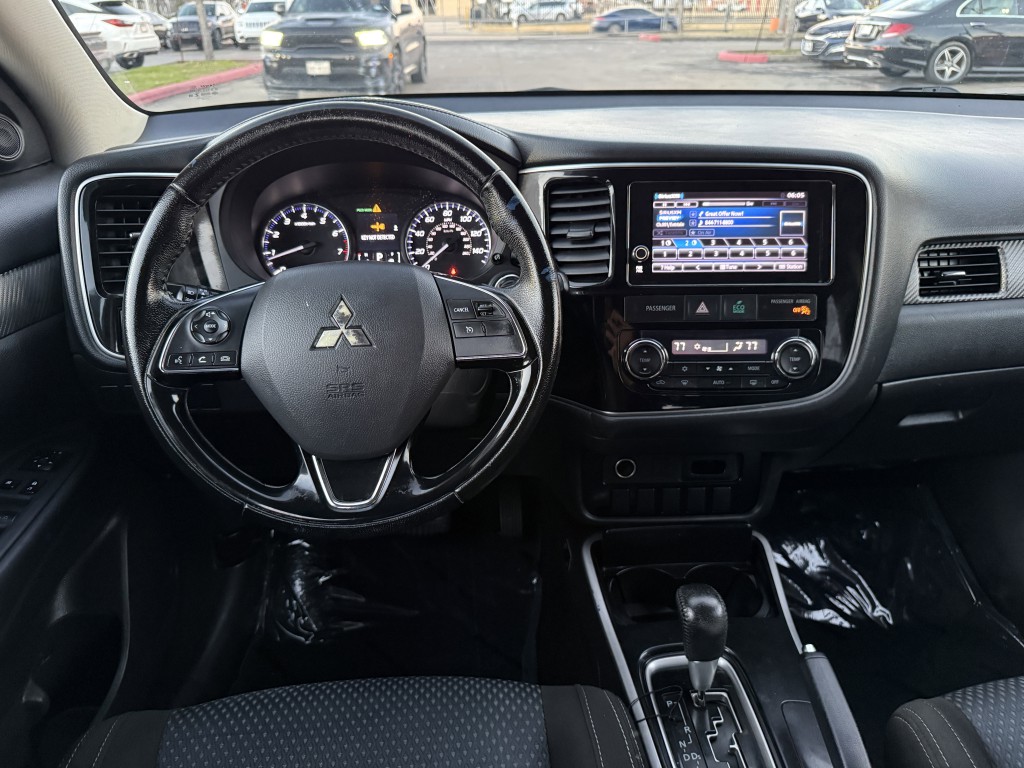 2017 Mitsubishi Outlander Image 15