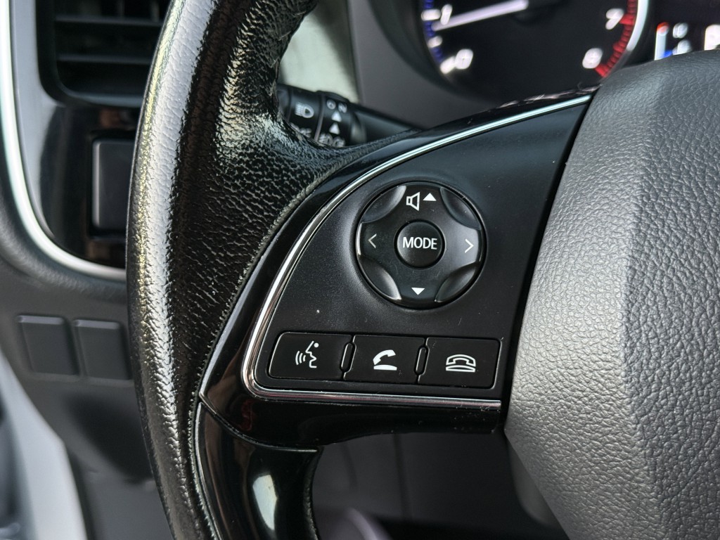 2017 Mitsubishi Outlander Image 17