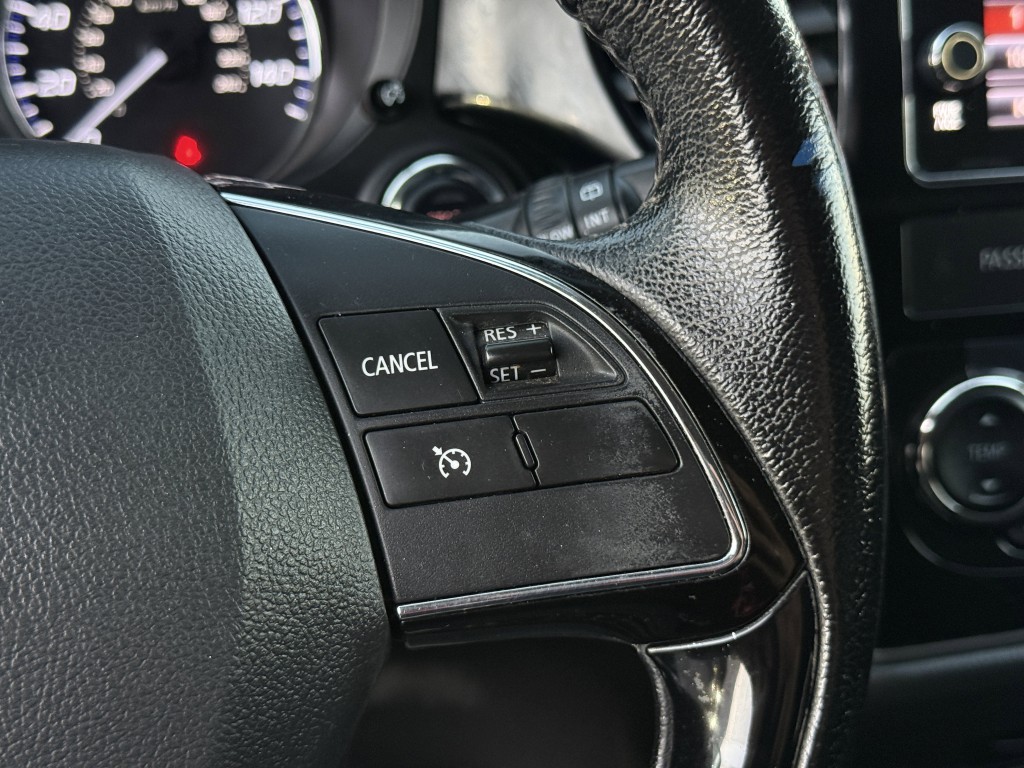 2017 Mitsubishi Outlander Image 18