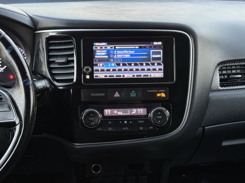 2017 Mitsubishi Outlander Image 20