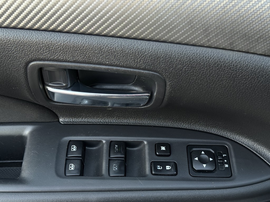 2017 Mitsubishi Outlander Image 24