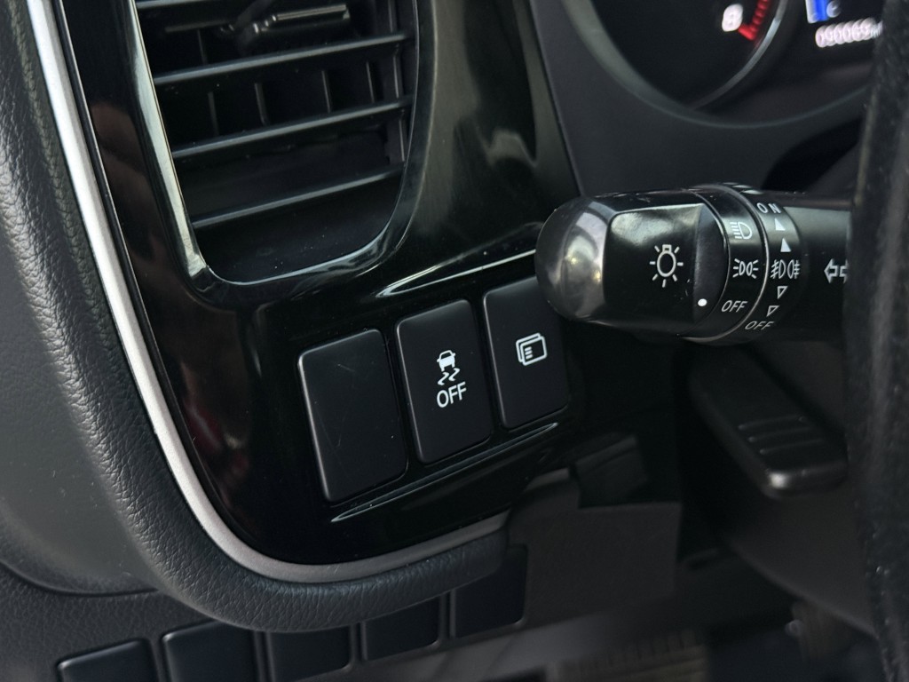 2017 Mitsubishi Outlander Image 25