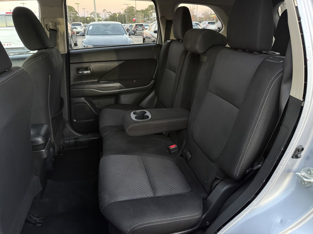 2017 Mitsubishi Outlander Image 30