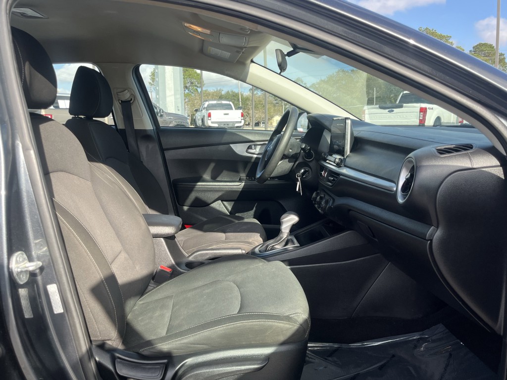 2023 Kia Forte Image 24