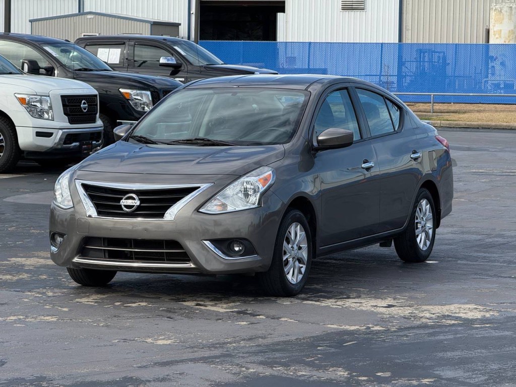 2017 Nissan Versa Image 5