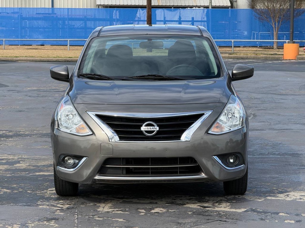 2017 Nissan Versa Image 6