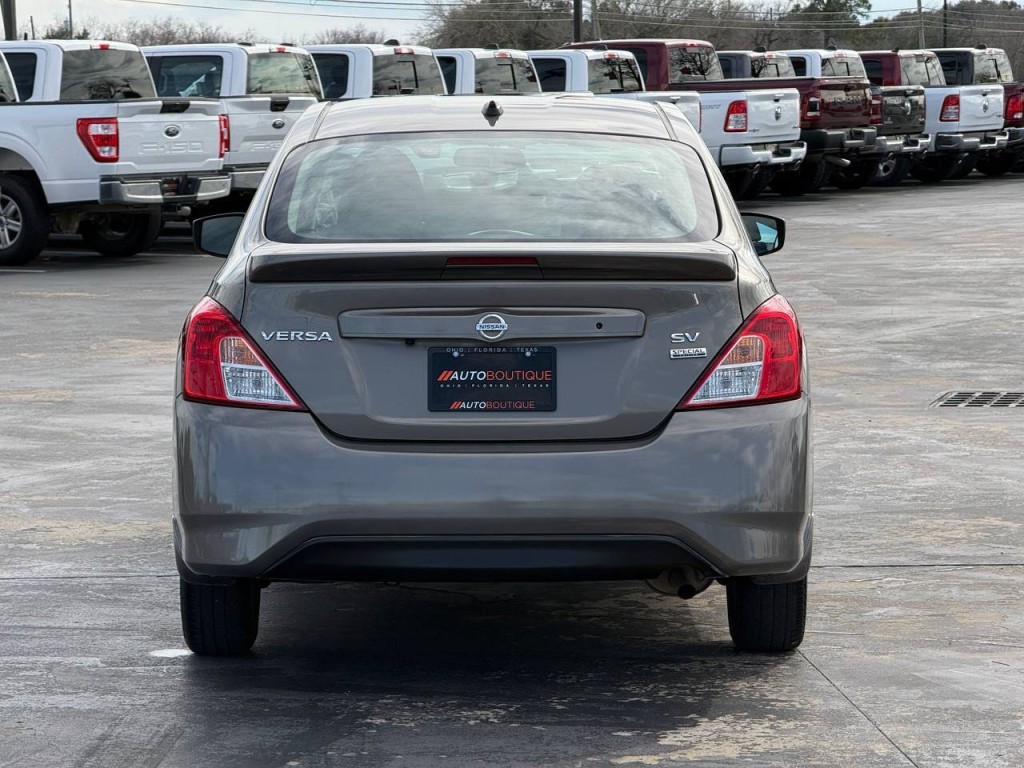 2017 Nissan Versa Image 8