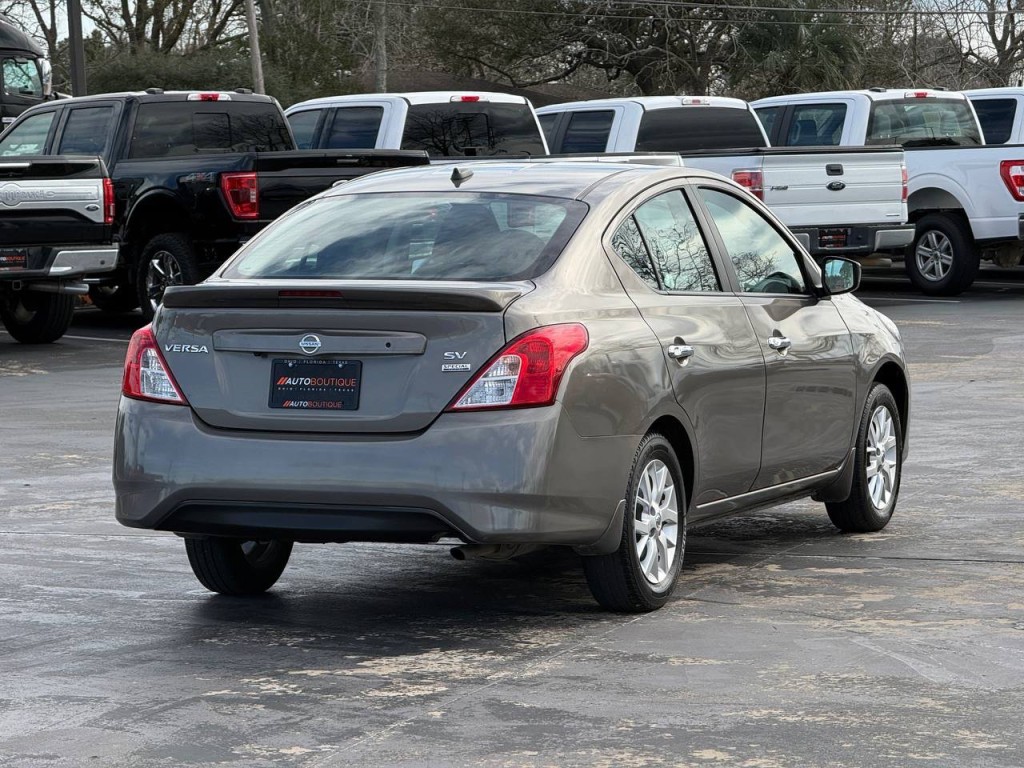 2017 Nissan Versa Image 10