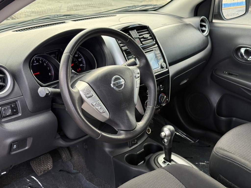 2017 Nissan Versa Image 13