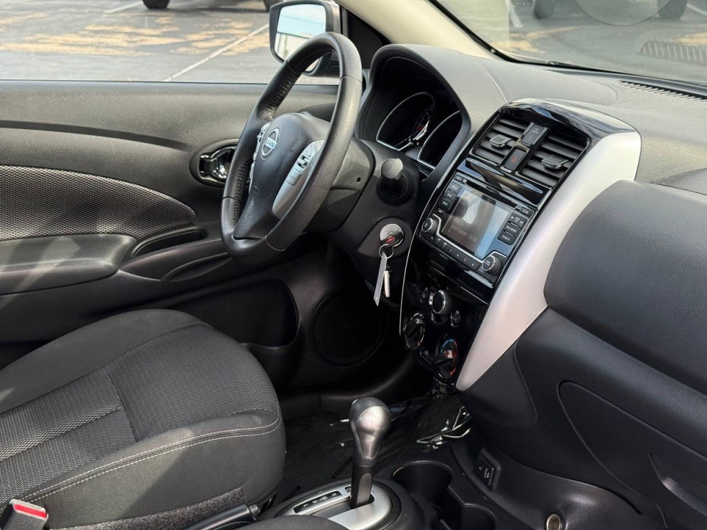 2017 Nissan Versa Image 14