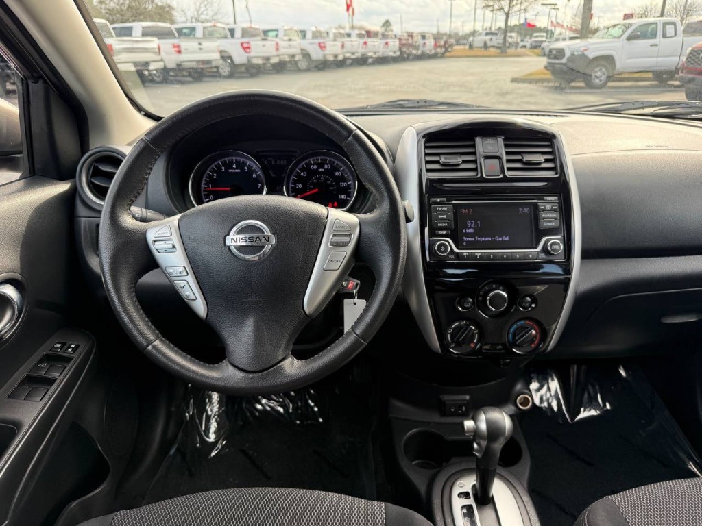 2017 Nissan Versa Image 15