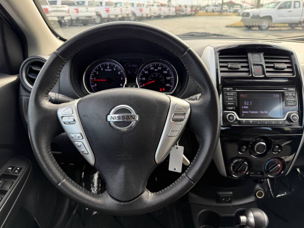 2017 Nissan Versa Image 16