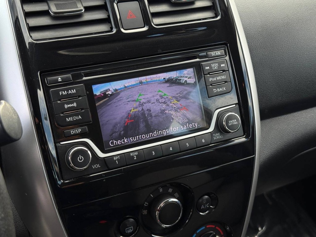 2017 Nissan Versa Image 22