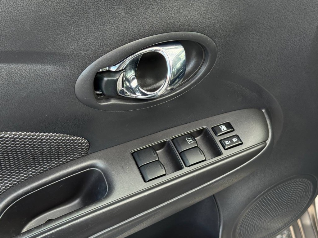 2017 Nissan Versa Image 24