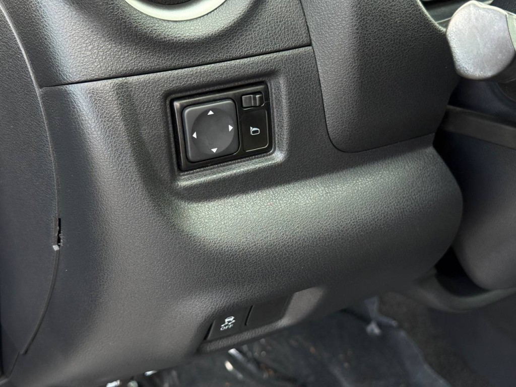 2017 Nissan Versa Image 25