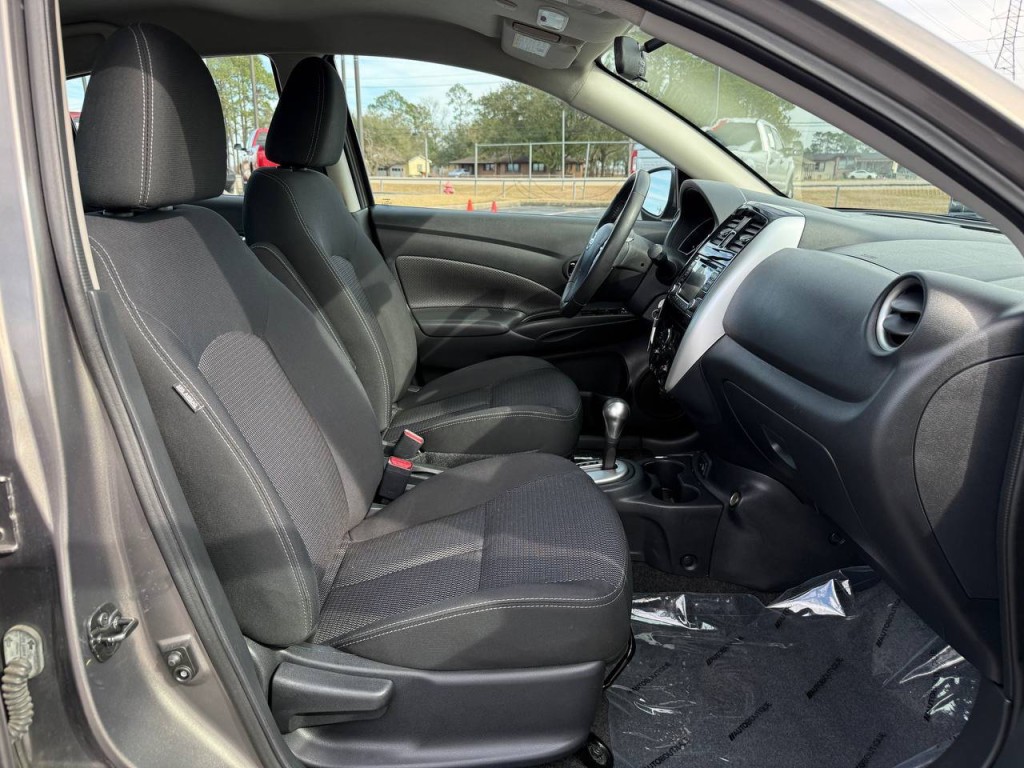 2017 Nissan Versa Image 27