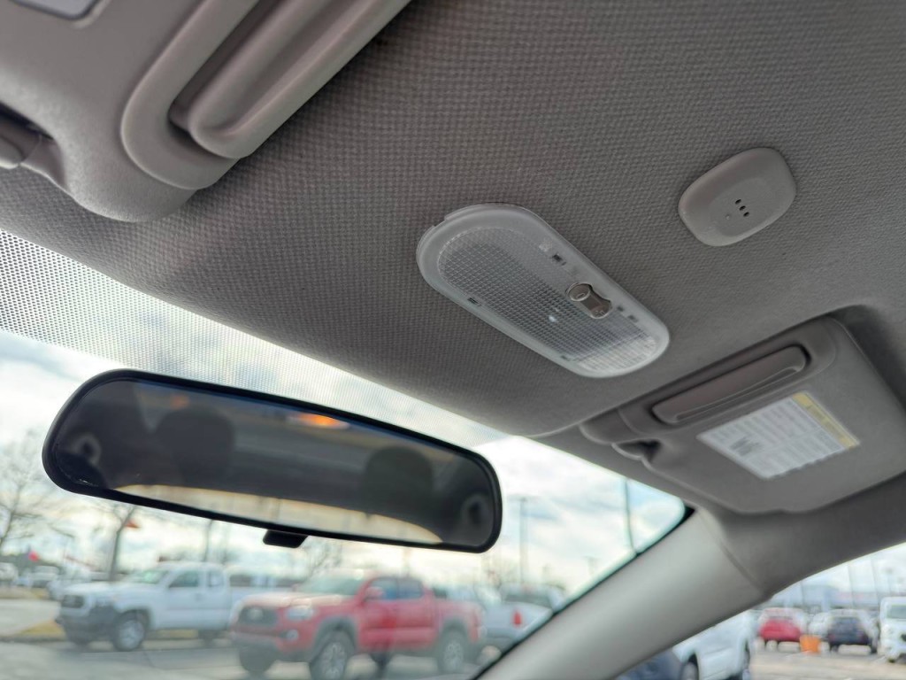 2017 Nissan Versa Image 28