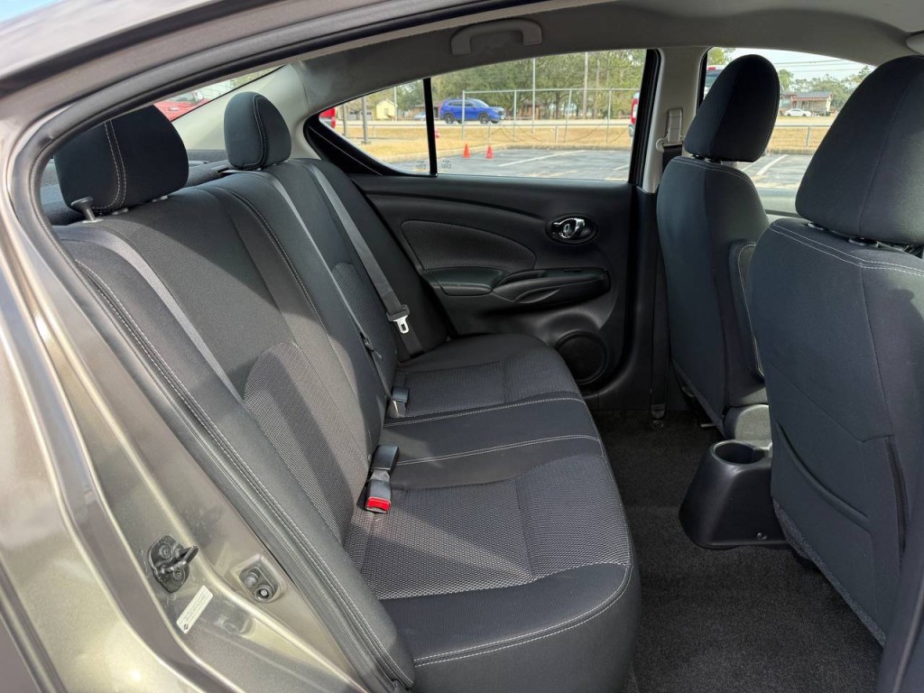 2017 Nissan Versa Image 29