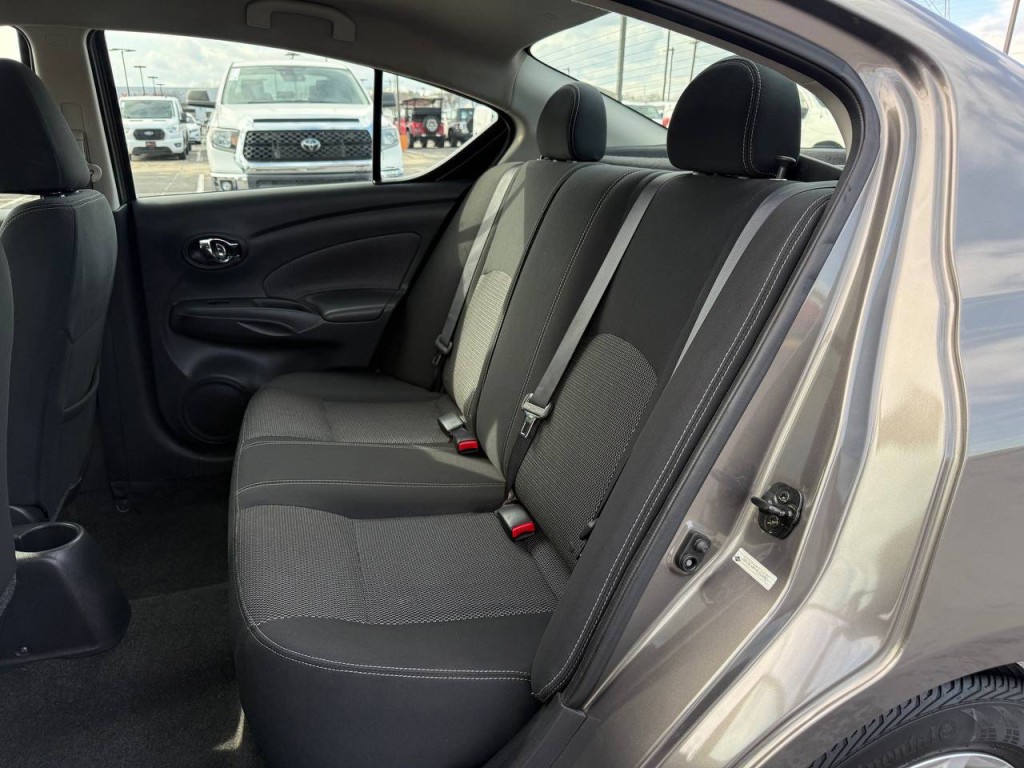 2017 Nissan Versa Image 30