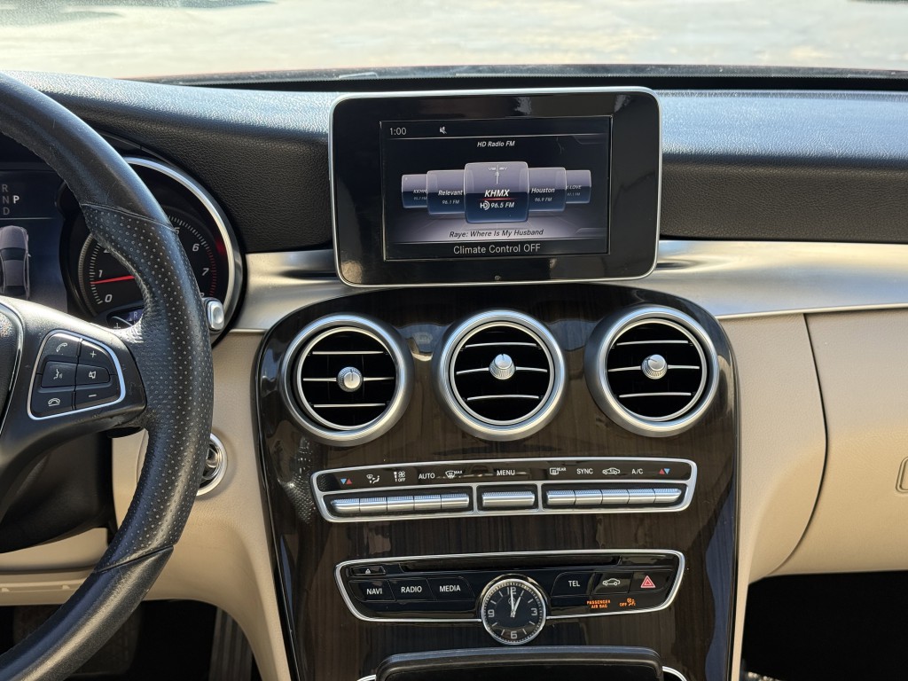 2018 Mercedes-Benz C-Class Image 21