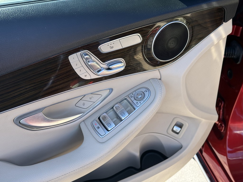 2018 Mercedes-Benz C-Class Image 25