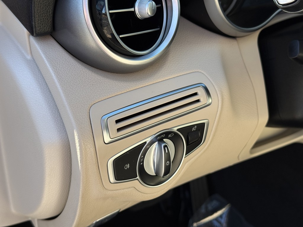 2018 Mercedes-Benz C-Class Image 26