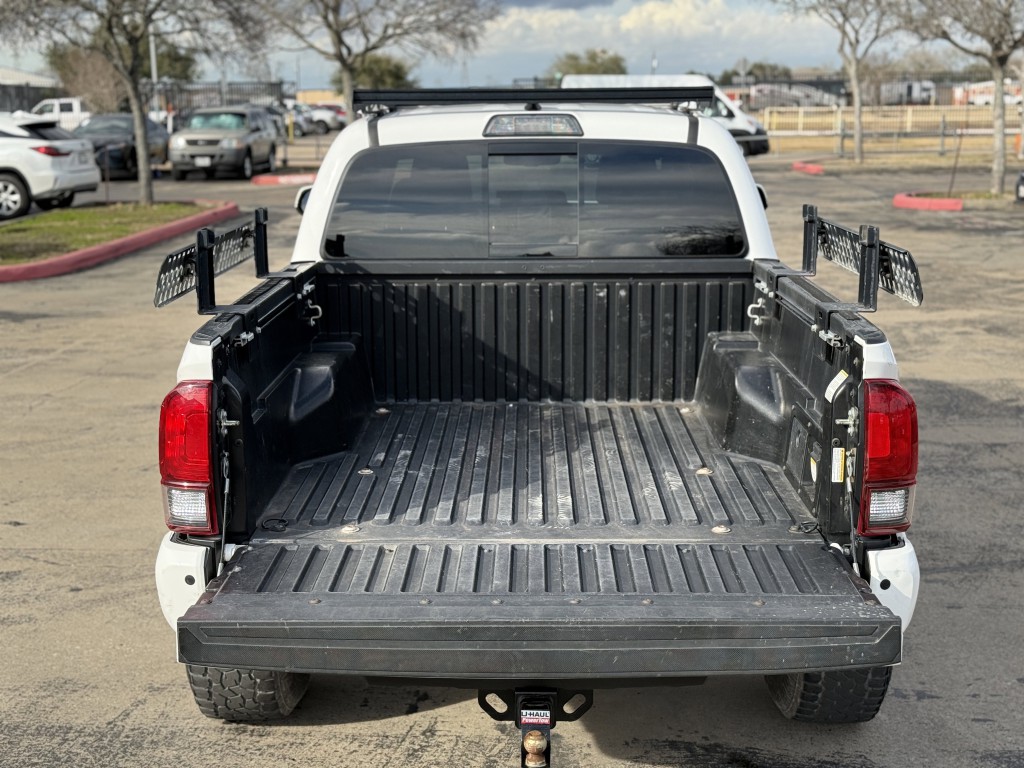 2019 Toyota Tacoma Image 16