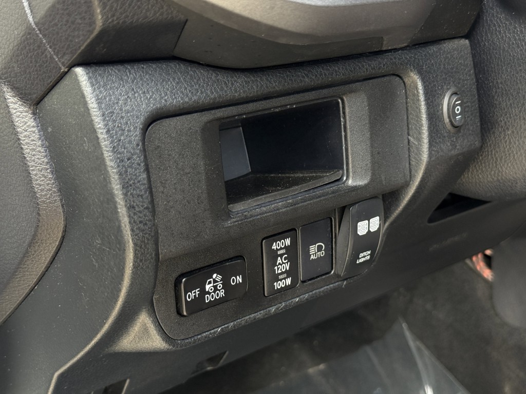 2019 Toyota Tacoma Image 32