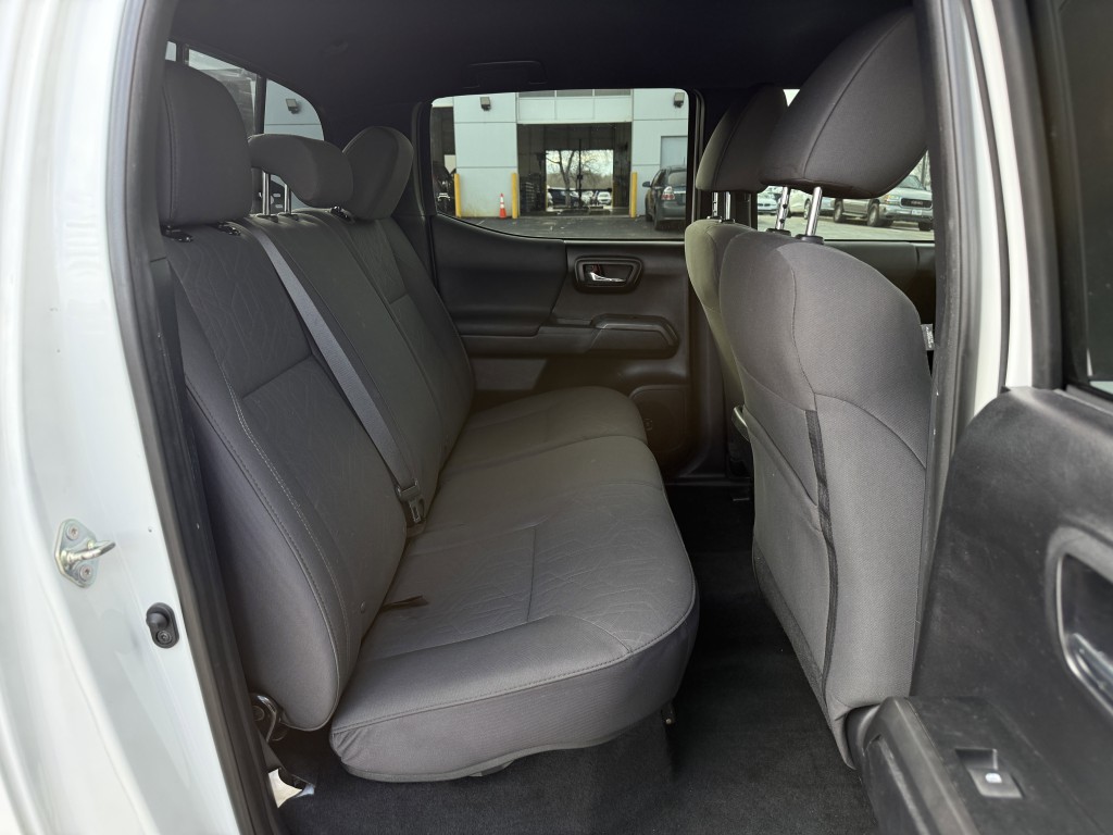 2019 Toyota Tacoma Image 35