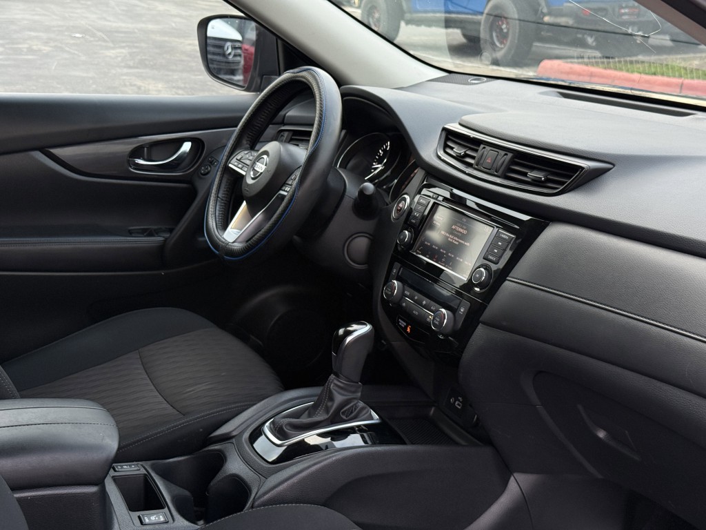 2018 Nissan Rogue Image 15