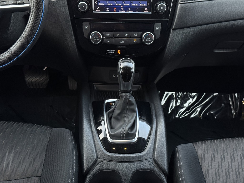 2018 Nissan Rogue Image 24