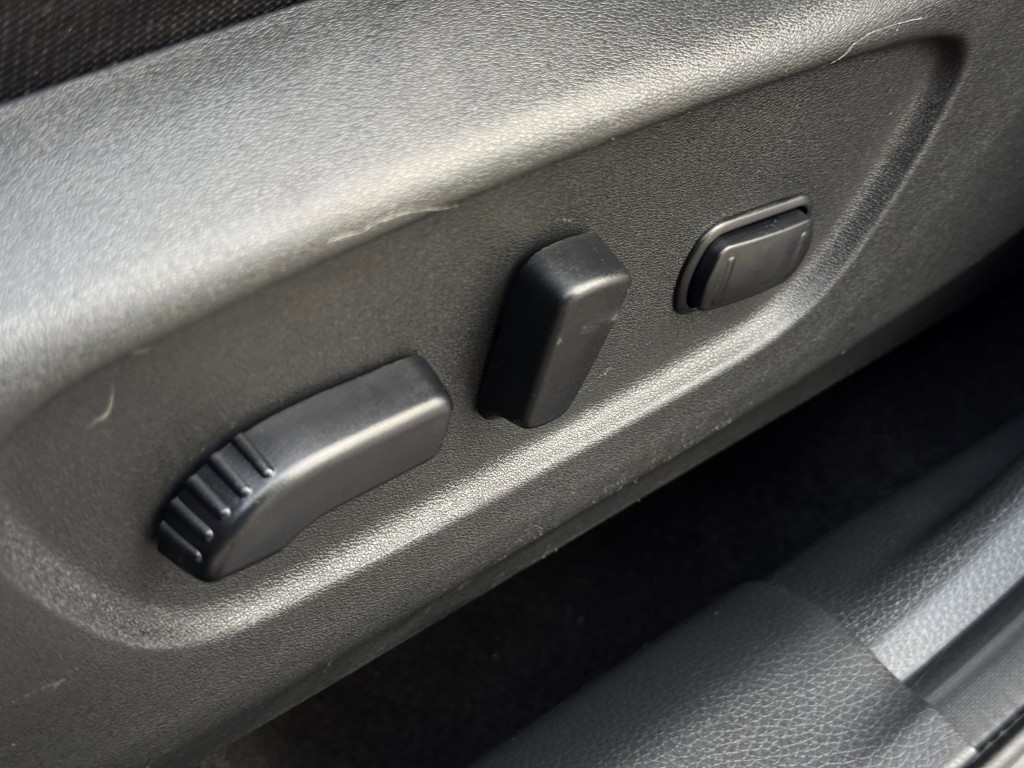 2018 Nissan Rogue Image 28