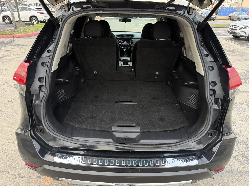 2018 Nissan Rogue Image 34