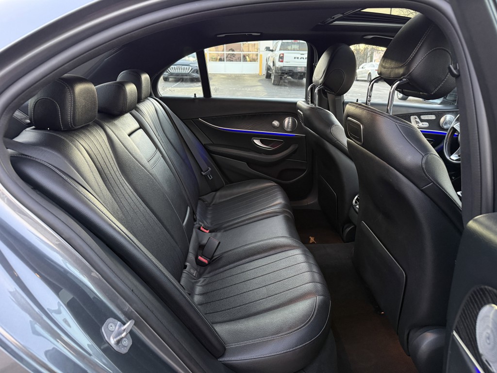 2018 Mercedes-Benz E-Class Image 32