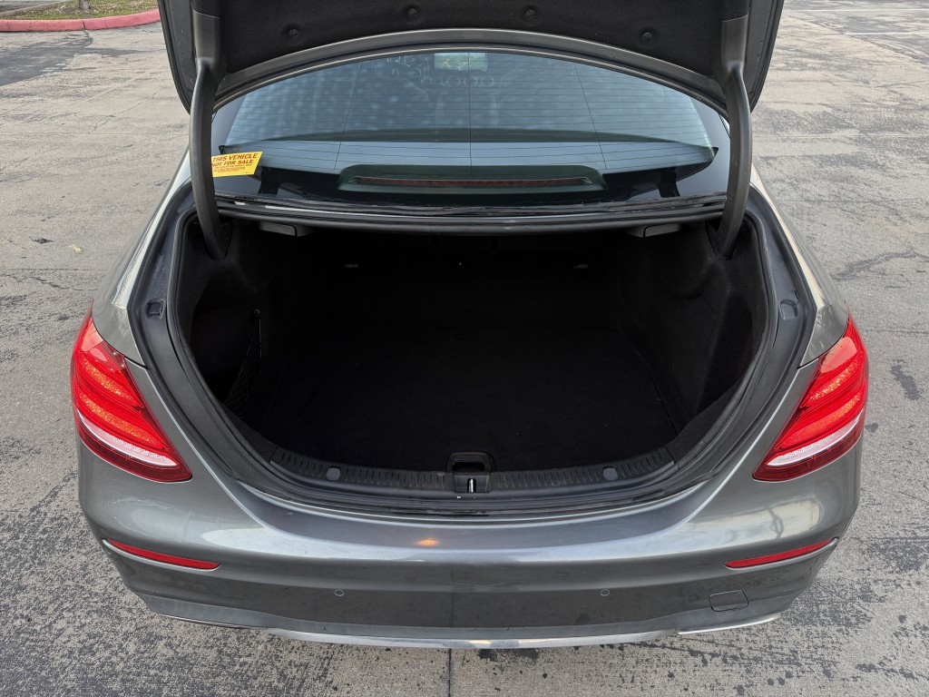 2018 Mercedes-Benz E-Class Image 35